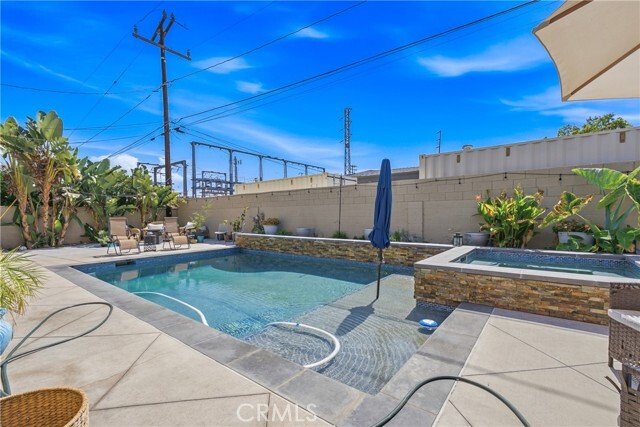 Downey, California, United States 4 - 18689088