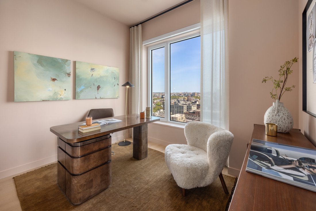 New York, New York, United States 5 - 18691085