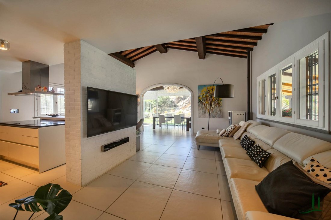 Villa in San Vincenzo, Tuscany, Italy 2 - 18591081