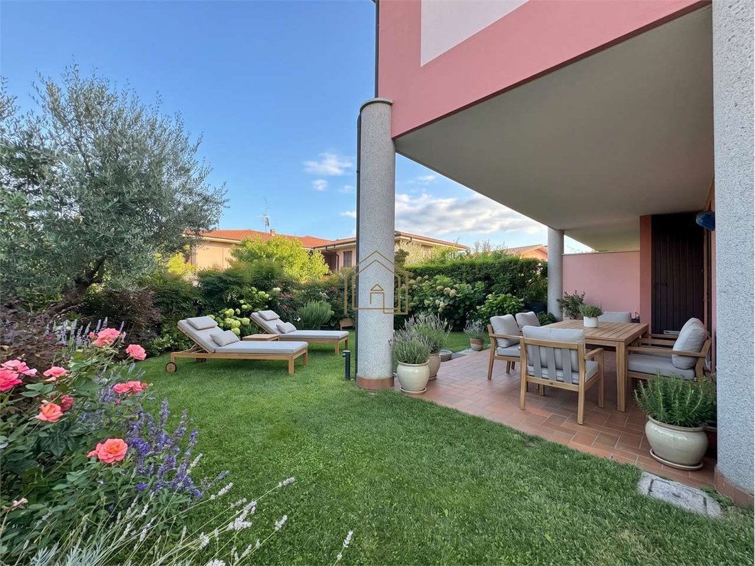 Villa in Rivoltella, Desenzano del Garda, Lombardy 2 - 18690955