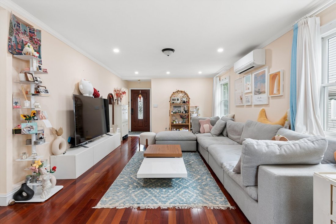 Casa a New Hyde Park, New York, Stati Uniti 2 - 18382724