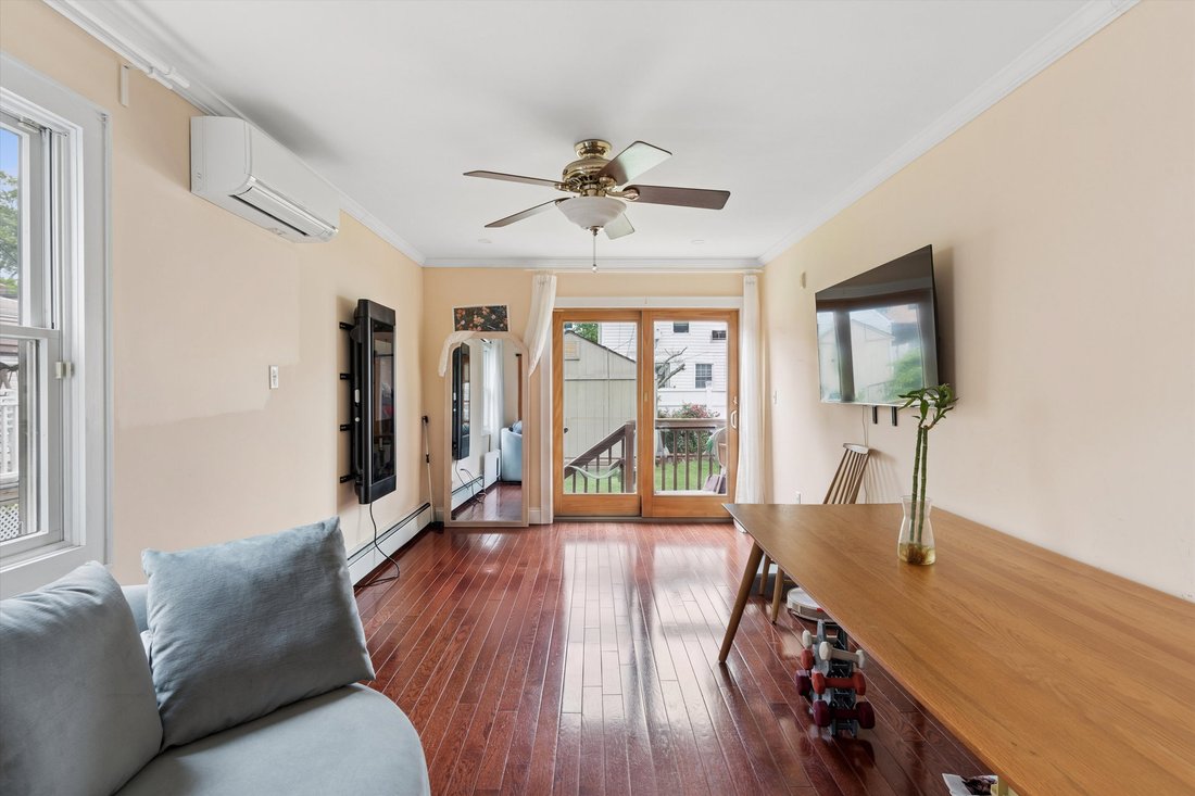 Casa a New Hyde Park, New York, Stati Uniti 3 - 18382724