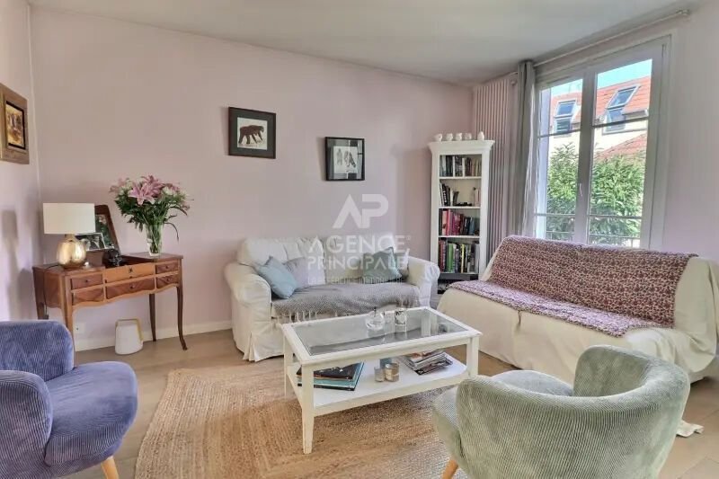 Apartment in Domaine National du Château, Versailles, France 1 - 18690123