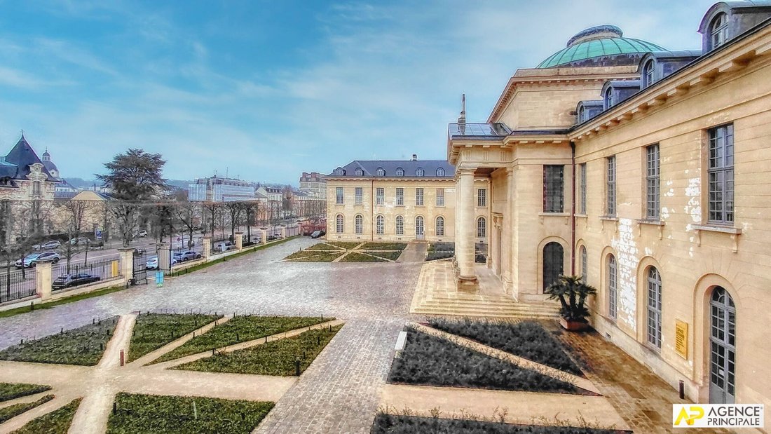 Apartment in Domaine National du Château, Versailles, France 1 - 18690029