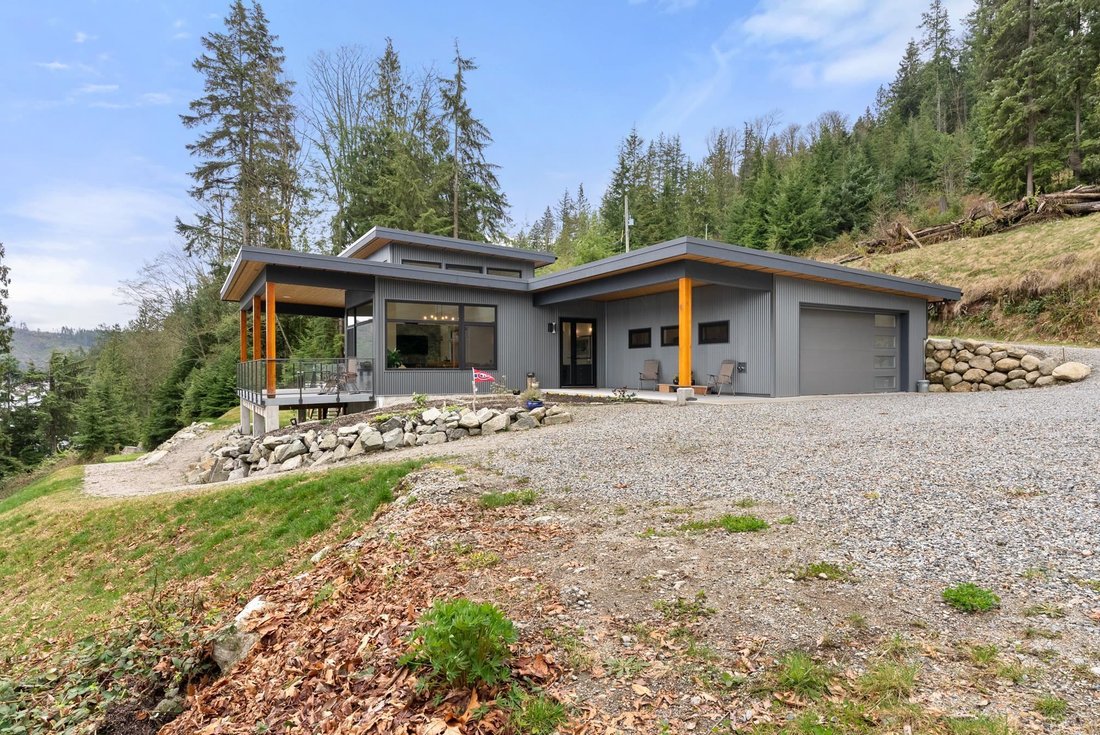 House in Gibsons, British Columbia, Canada 4 - 18691980