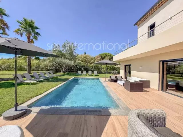 House in Zone Est Diffuse, Saint-Tropez, France 2 - 18689824