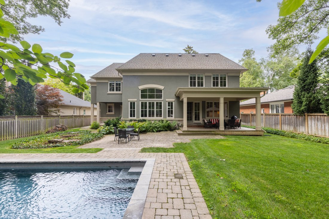 House in Oakville, Ontario, Canada 5 - 18686484