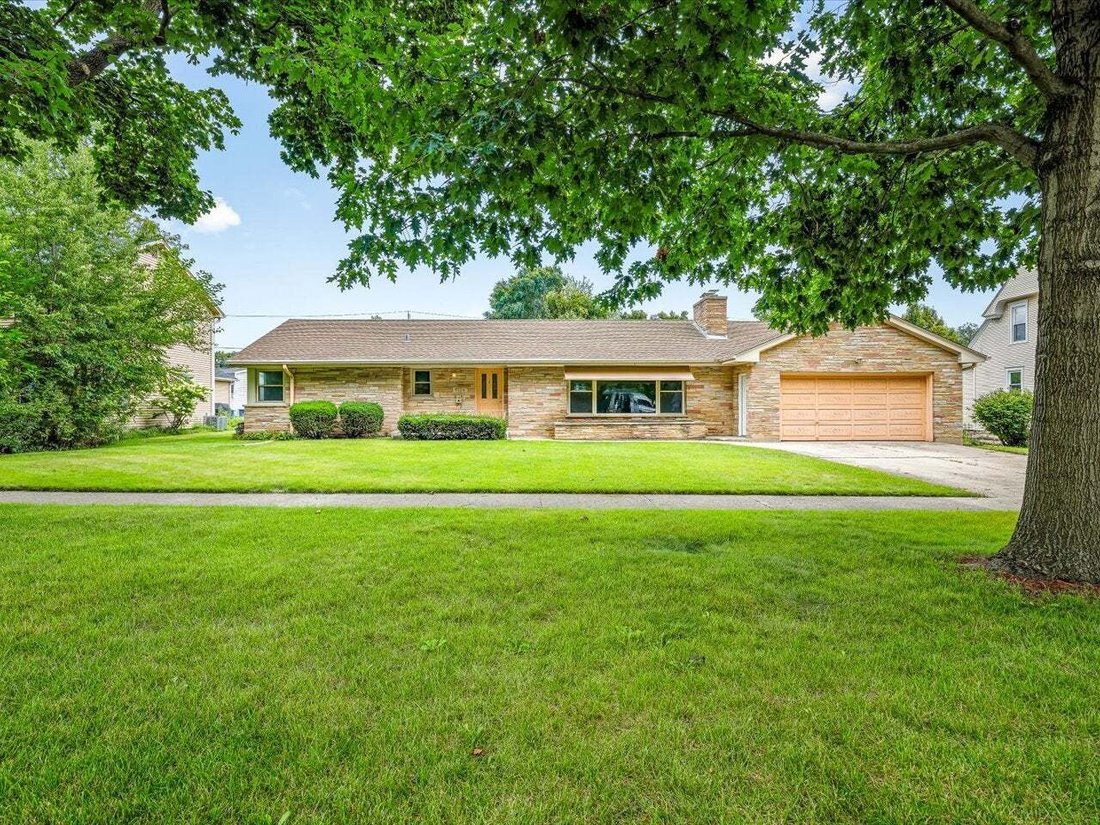House in St. Charles, Illinois, United States 2 - 18690438