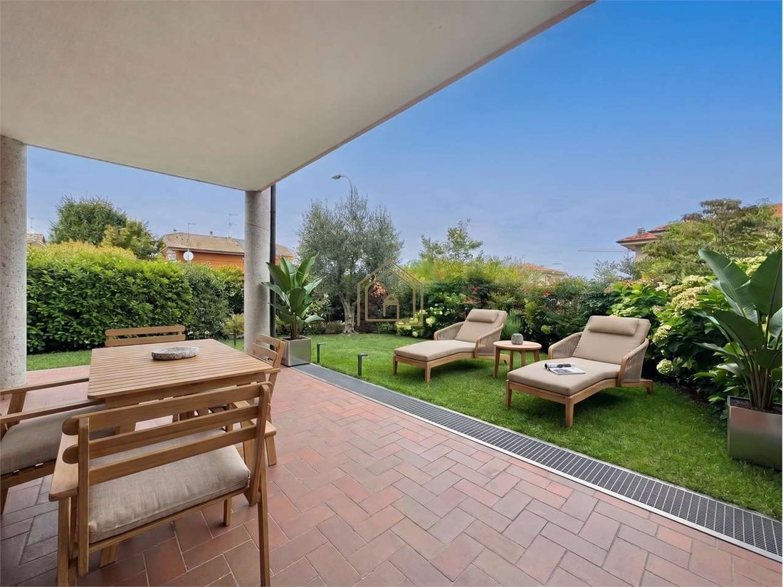 Villa in Rivoltella, Desenzano del Garda, Lombardy 1 - 18690955