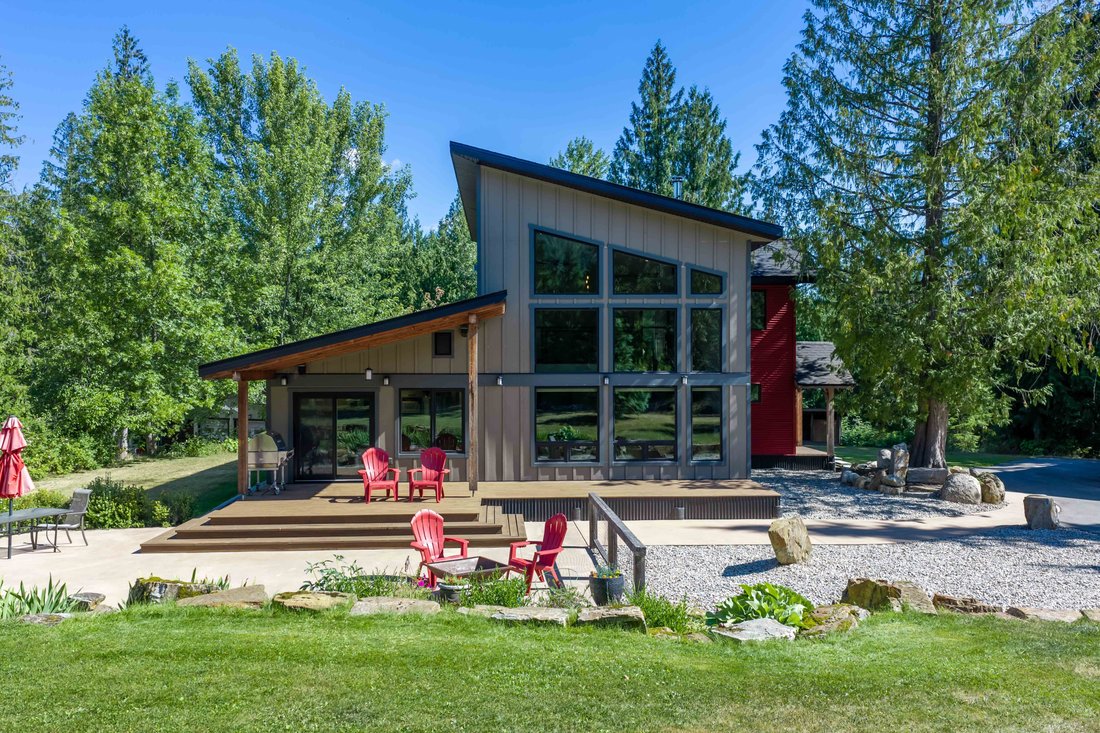 House in Revelstoke, British Columbia, Canada 1 - 18688410