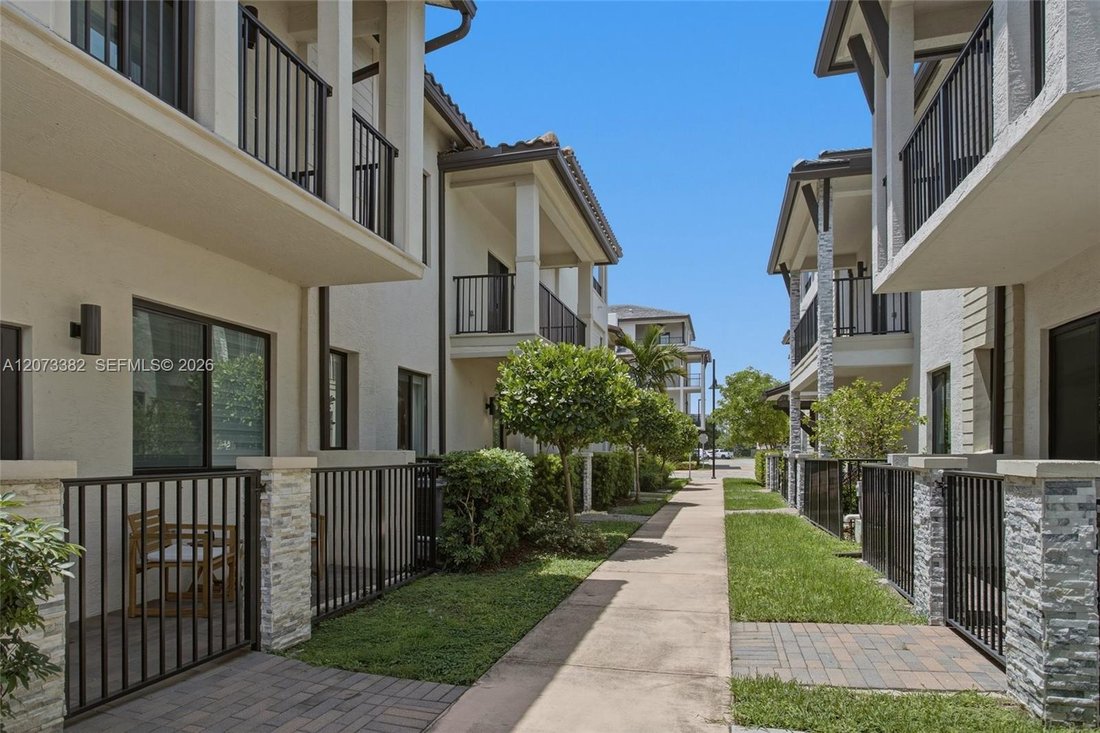 Condo in Miami Springs, Florida, United States 4 - 18691041