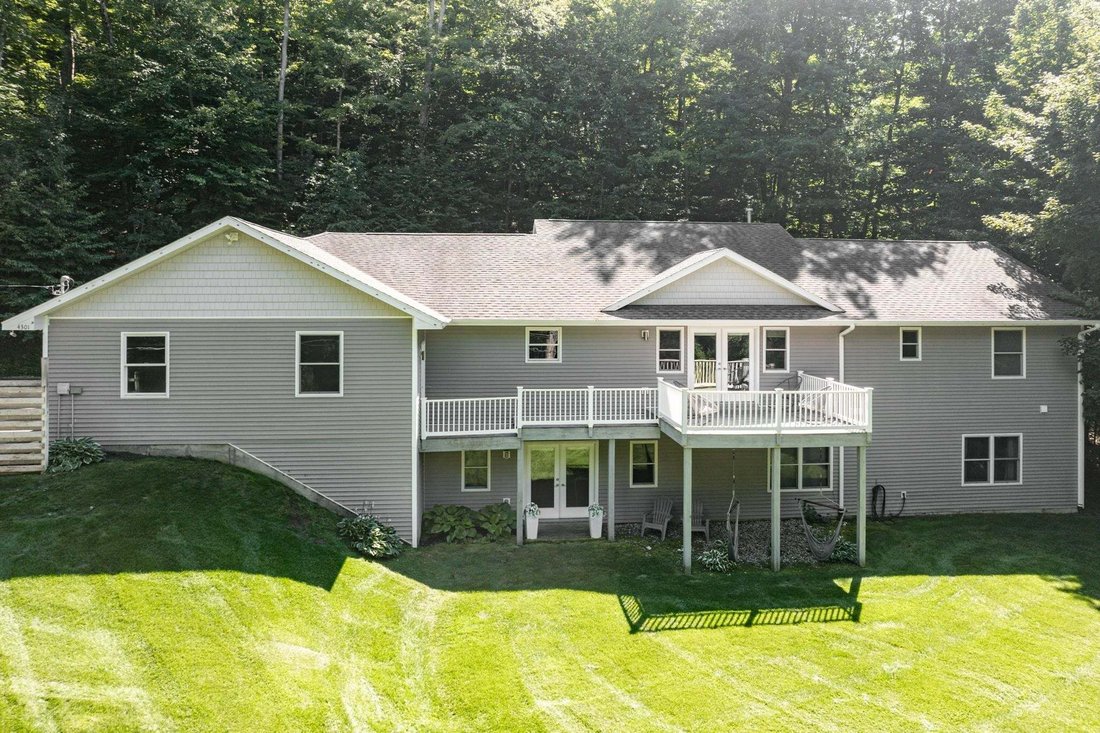 Casa en Glen Arbor, Míchigan, Estados Unidos 1 - 18689510
