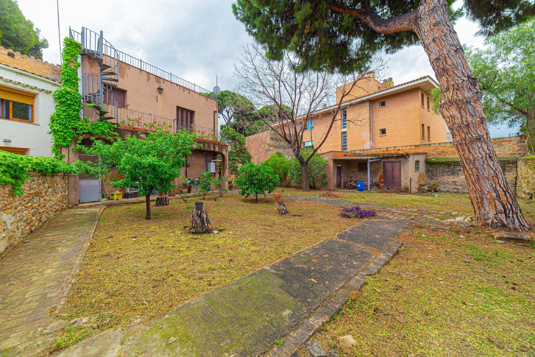Haus in Sant Feliu de Llobregat, Katalonien, Spanien 1 - 18300882