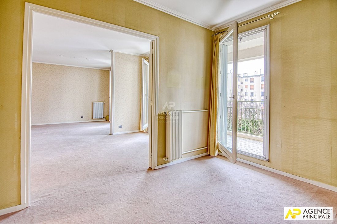 Apartment in Domaine National du Château, Versailles, France 4 - 18689974