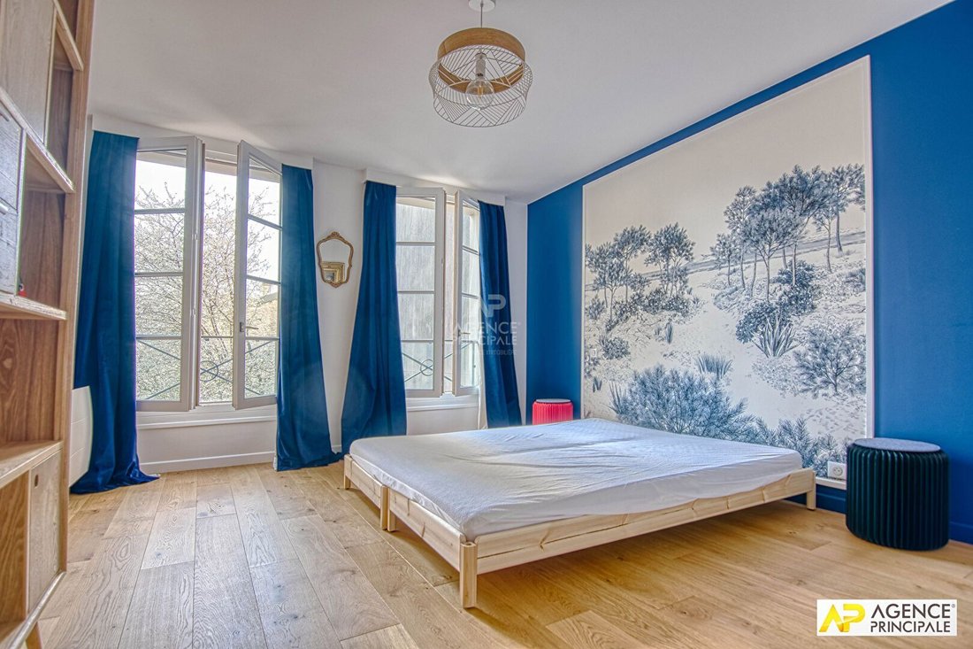 Apartment in Domaine National du Château, Versailles, France 4 - 18690213