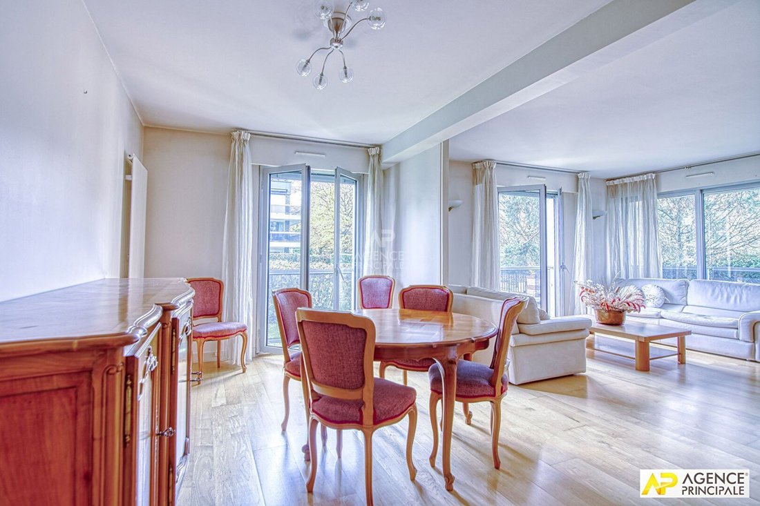 Apartment in Domaine National du Château, Versailles, France 5 - 18689992
