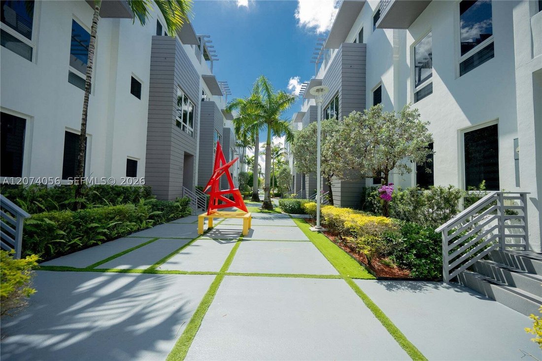 Townhouse en Doral, Florida, Estados Unidos 3 - 18689998