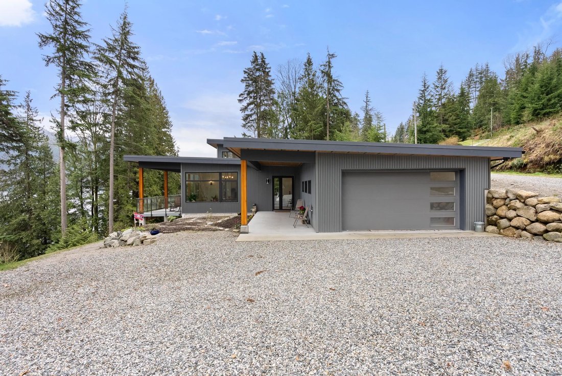 House in Gibsons, British Columbia, Canada 3 - 18691980