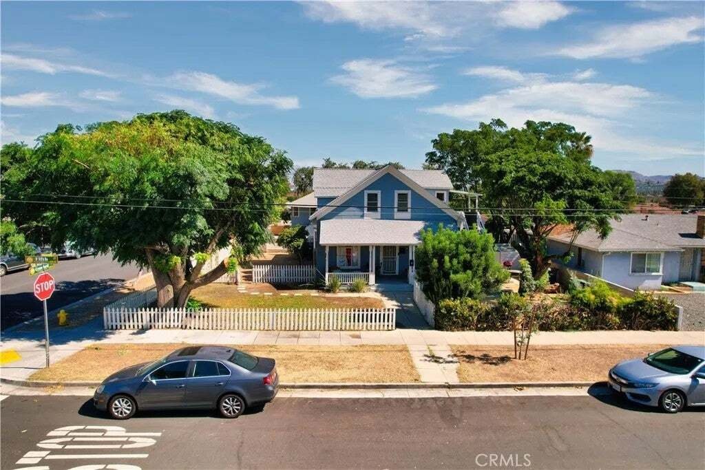 Corona, California, United States 1 - 18690552