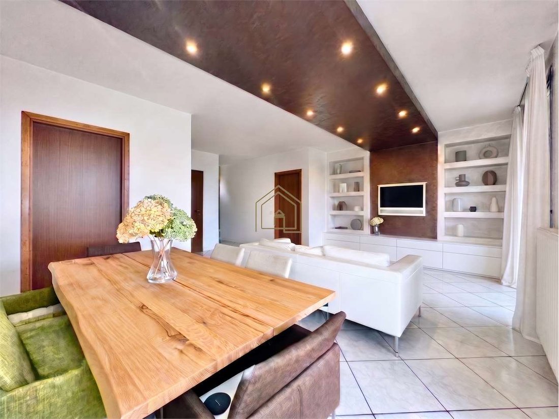 Villa in Rivoltella, Desenzano del Garda, Lombardy 3 - 18690955