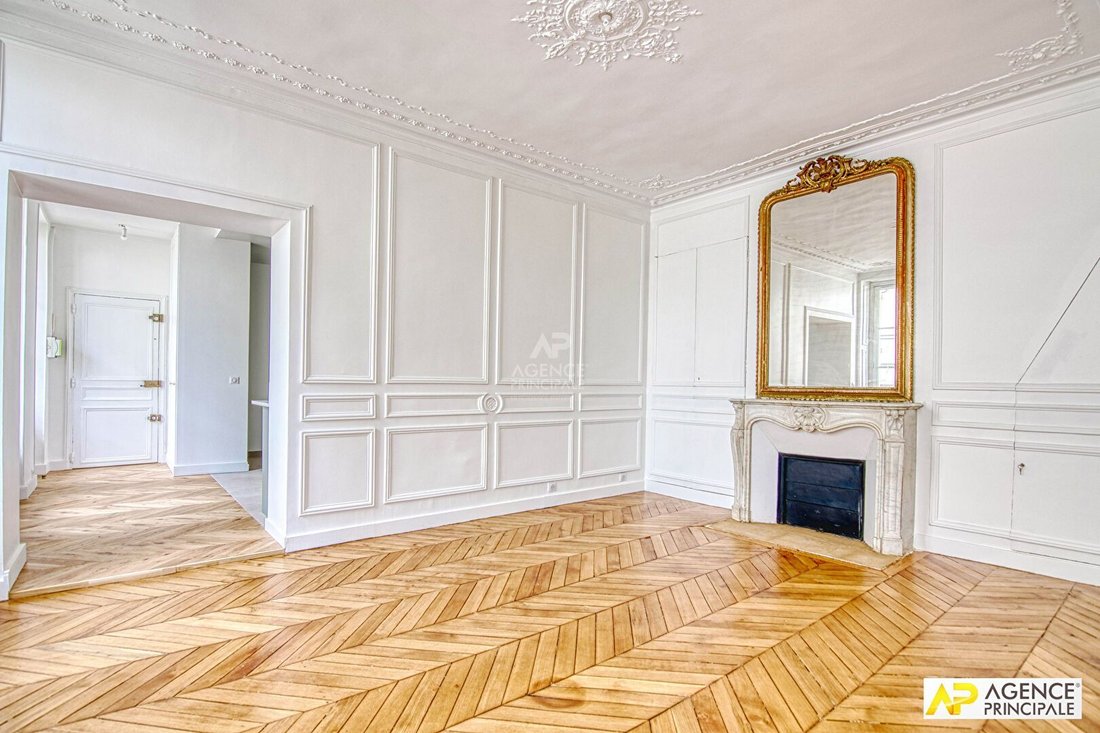 Apartment in Domaine National du Château, Versailles, France 2 - 18690285