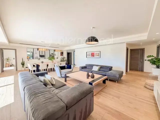 House in Zone Est Diffuse, Saint-Tropez, France 5 - 18689824