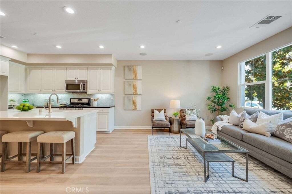 Condo in Azusa, California, United States 5 - 18289214