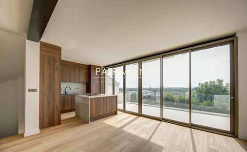 Villa in Carnot Gambetta, Suresnes, France 1