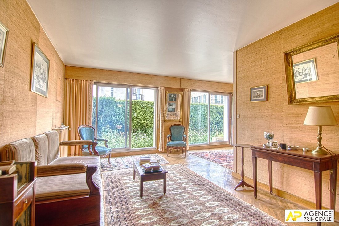Apartment in Domaine National du Château, Versailles, France 2 - 18689924