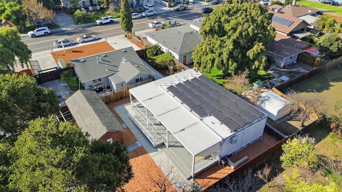 House in East Palo Alto, California, United States 1 - 18689706