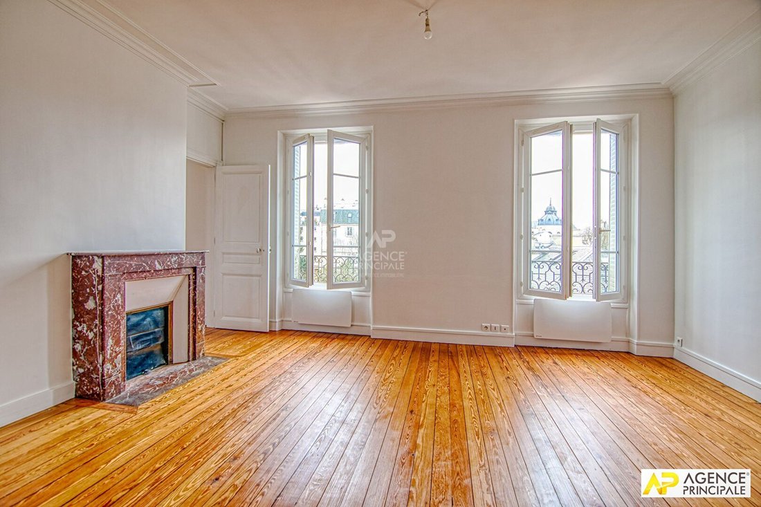 Apartment in Domaine National du Château, Versailles, France 1 - 18689933