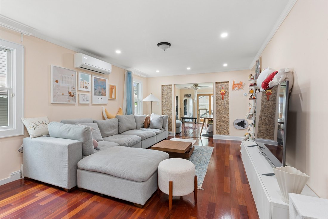 Casa a New Hyde Park, New York, Stati Uniti 1 - 18382724