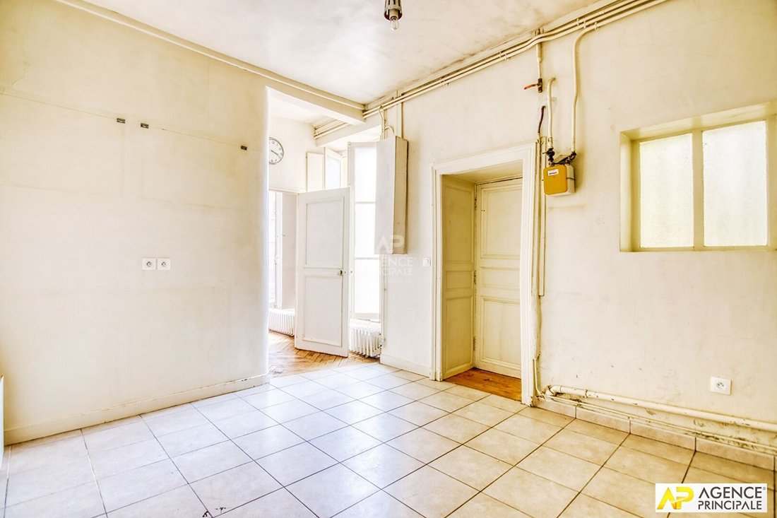 Apartment in Domaine National du Château, Versailles, France 5 - 18690231