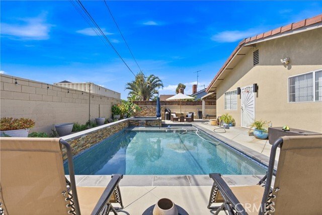 Downey, California, United States 3 - 18689088