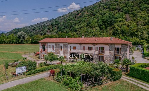 Estate in Montegrino Valtravaglia, Lombardy, Italy 1