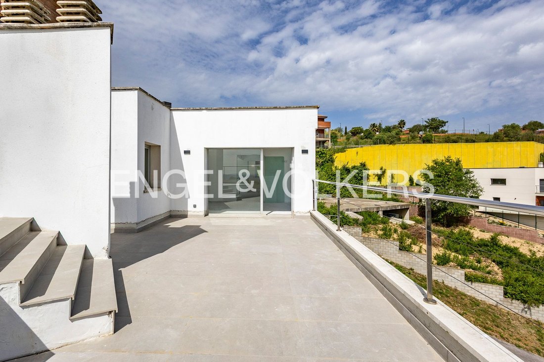 House in Sant Esteve Sesrovires, Catalonia, Spain 3 - 17236979