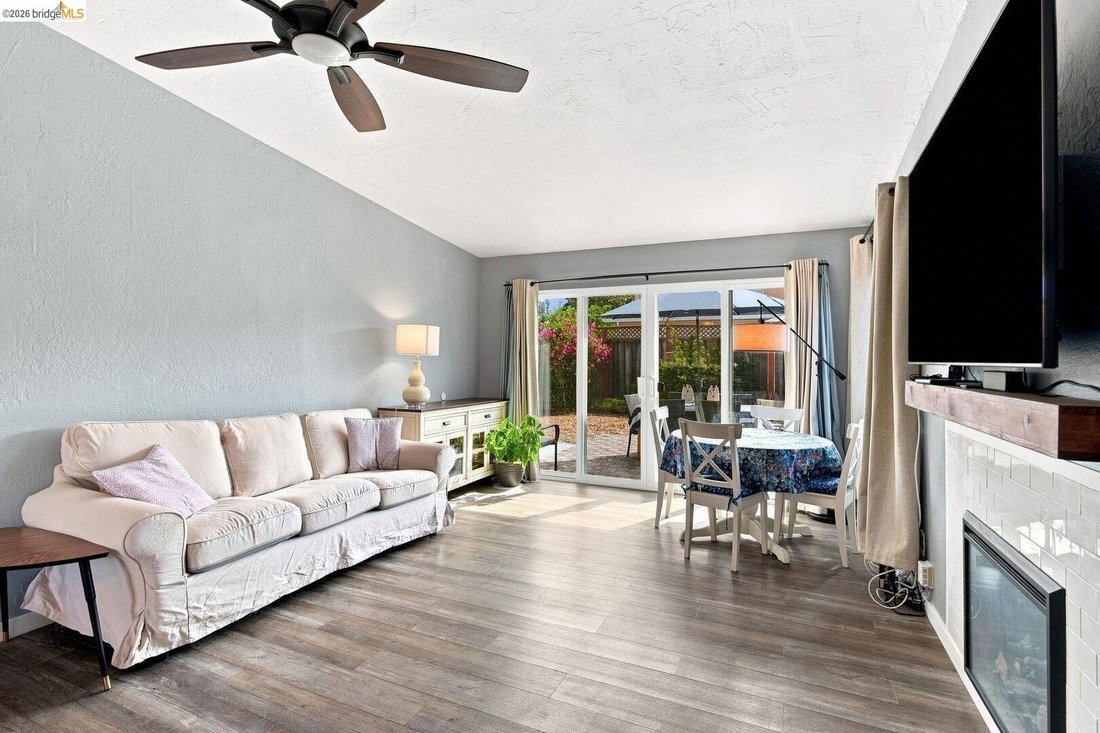 House in East Palo Alto, California, United States 4 - 18687172