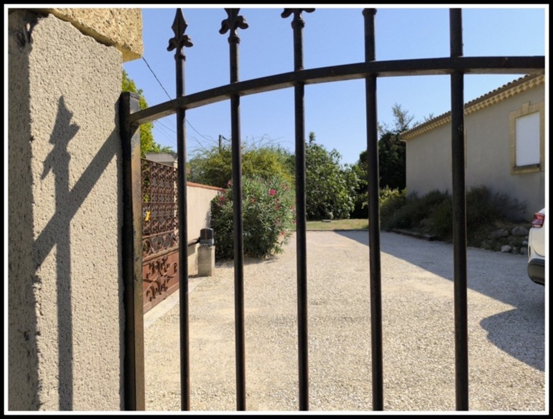 House in Ouest, Rochefort-du-Gard, France 4 - 18688373