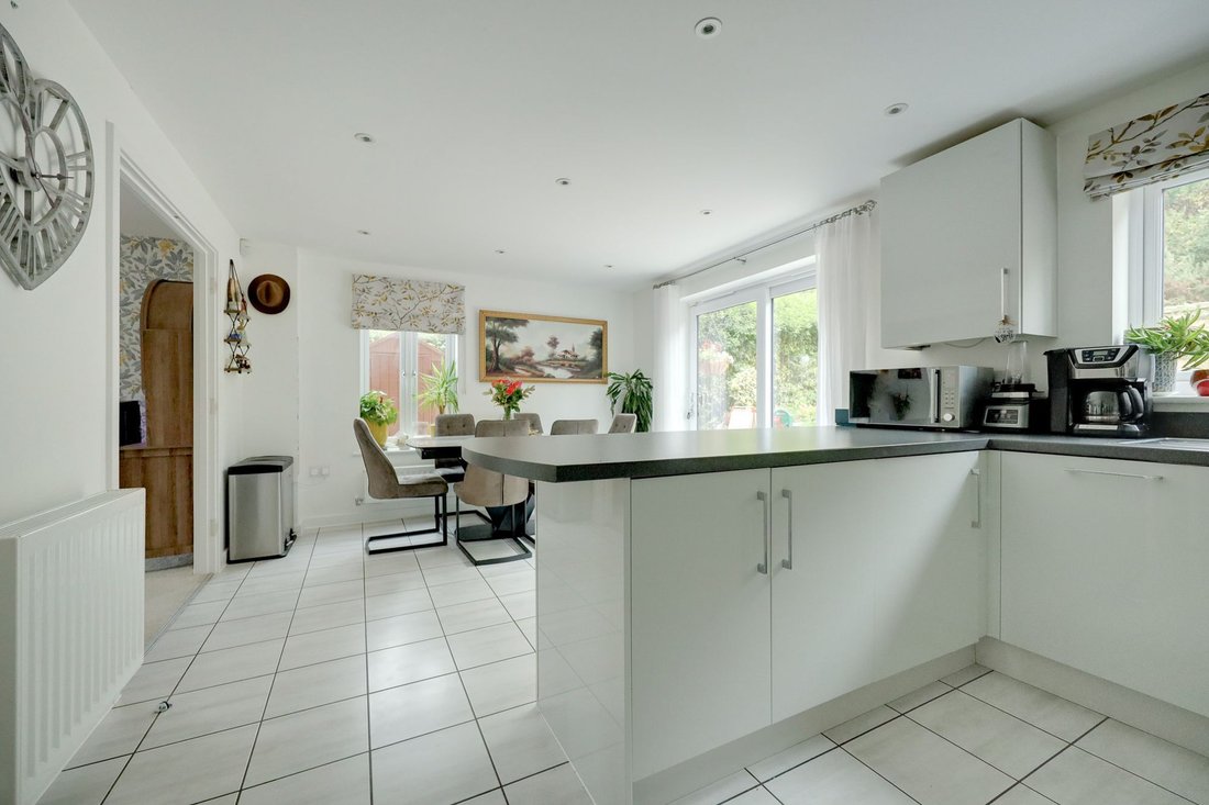 House in Burgess Hill, England 5 - 18688226
