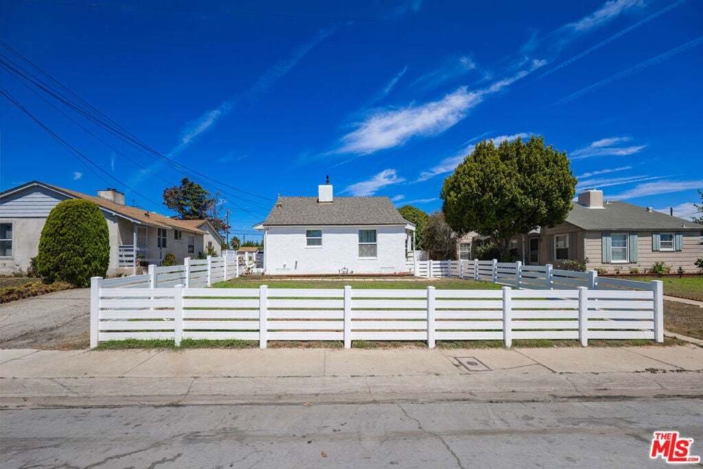 Los Angeles, California, United States 2 - 18675973