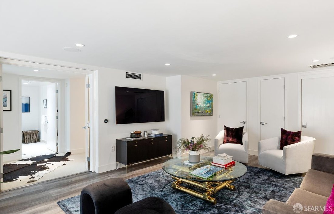 Condo in San Francisco, California, United States 5 - 18689272
