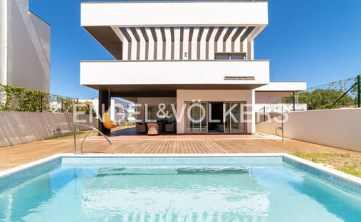 House in Bucelas, Lisbon, Portugal 1