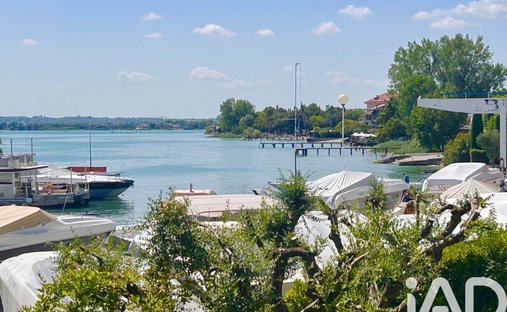 Villa in Center, Sirmione, Lombardy 1
