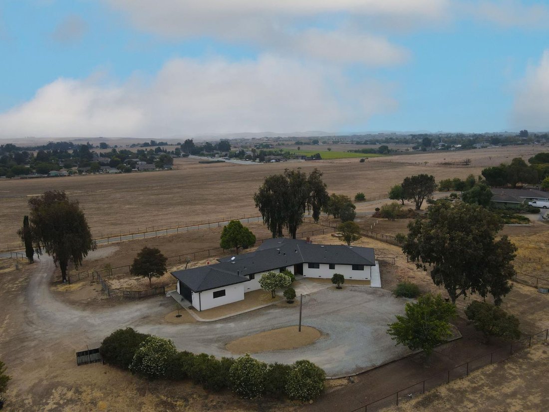 House in Hollister, California, United States 1 - 18689739