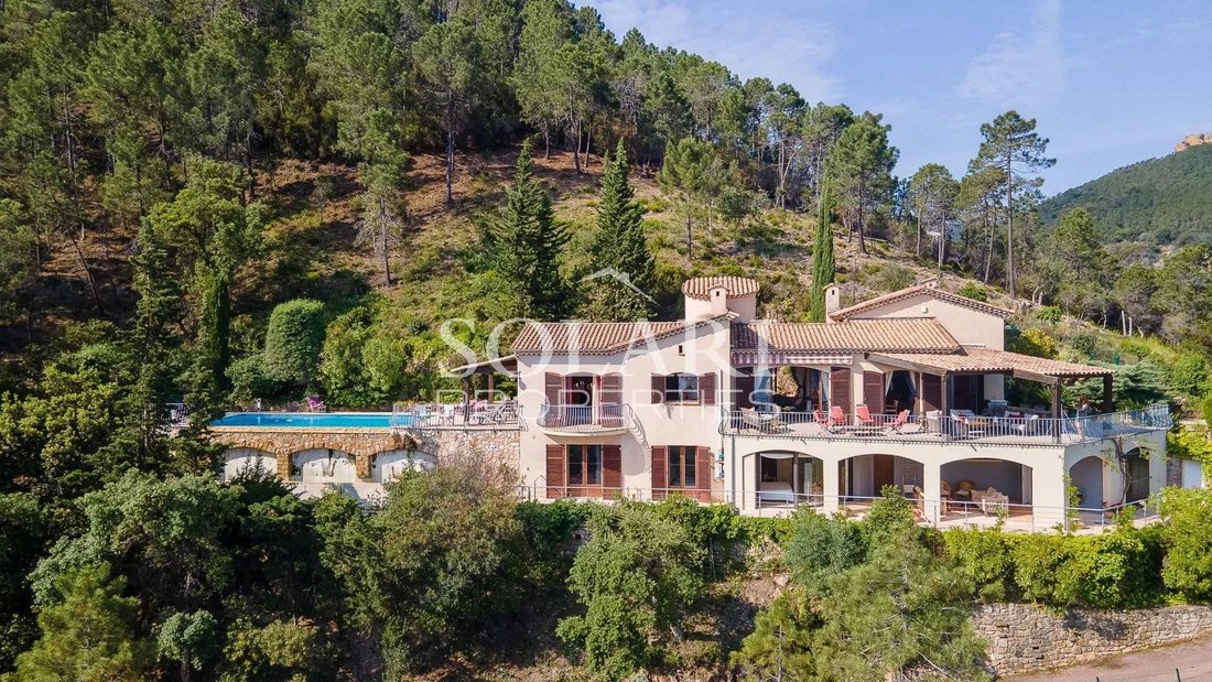 Villa in Théoule-sur-Mer, Provence-Alpes-Côte d'Azur, France 2 - 15664263