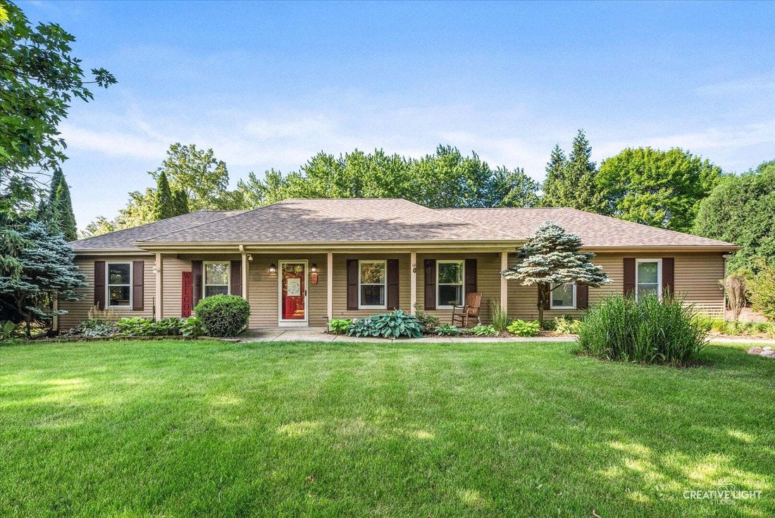 House in Campton Hills, Illinois, United States 1 - 18690439