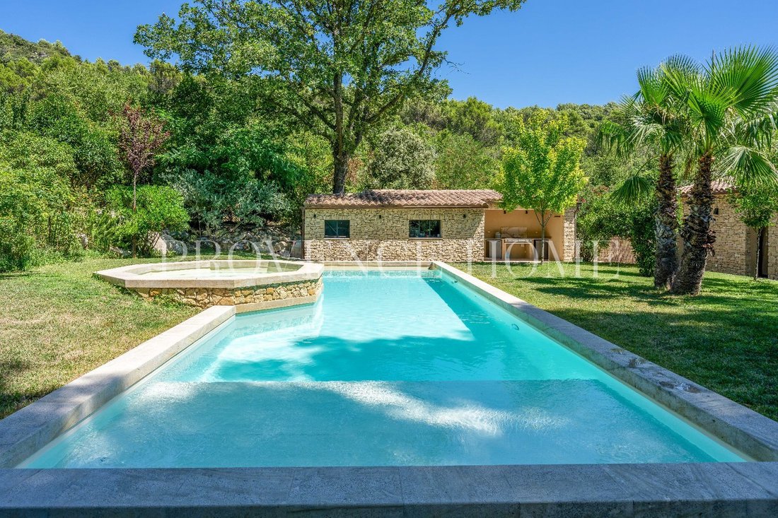 Estate in Saumane-de-Vaucluse, Provence-Alpes-Côte d'Azur, France 2 - 18130720