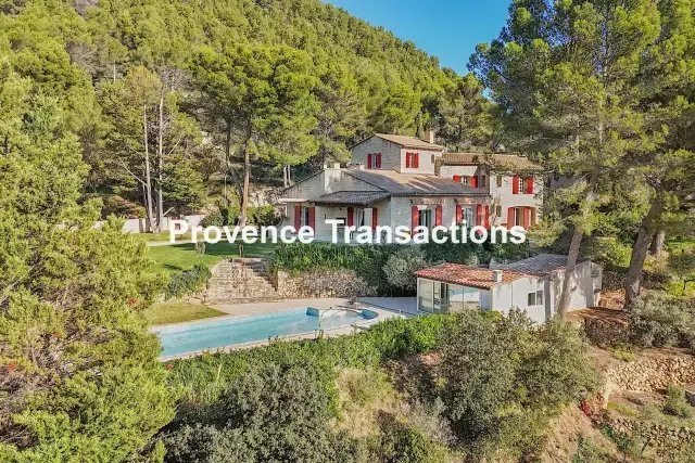 Estate in Beaumes-de-Venise, Provence-Alpes-Côte d'Azur, France 2 - 18281258