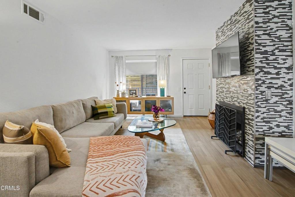 Condo in Los Angeles, California, United States 2 - 18691071
