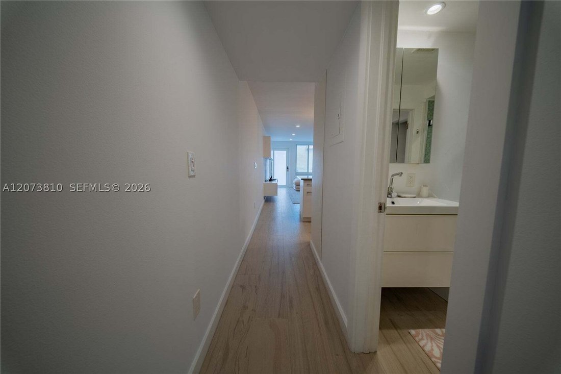 Condo in Miami Beach, Florida, United States 5 - 18689885